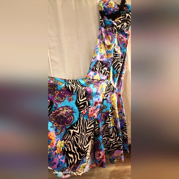 XSCAPE-Beautifful Dress- Multi designed and colors. - Picture 2 of 9